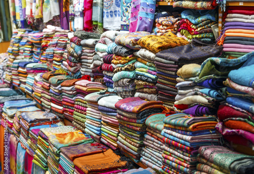 Colourful silk scarfs at a shop in Istanbul, Turkey. © Mohamed