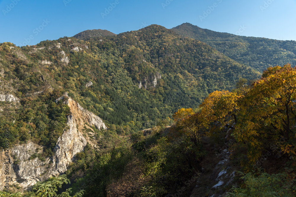 Obraz premium Autumn Landscape to Rhodopes mountain from Asen's Fortress, Plovdiv Region, Bulgaria