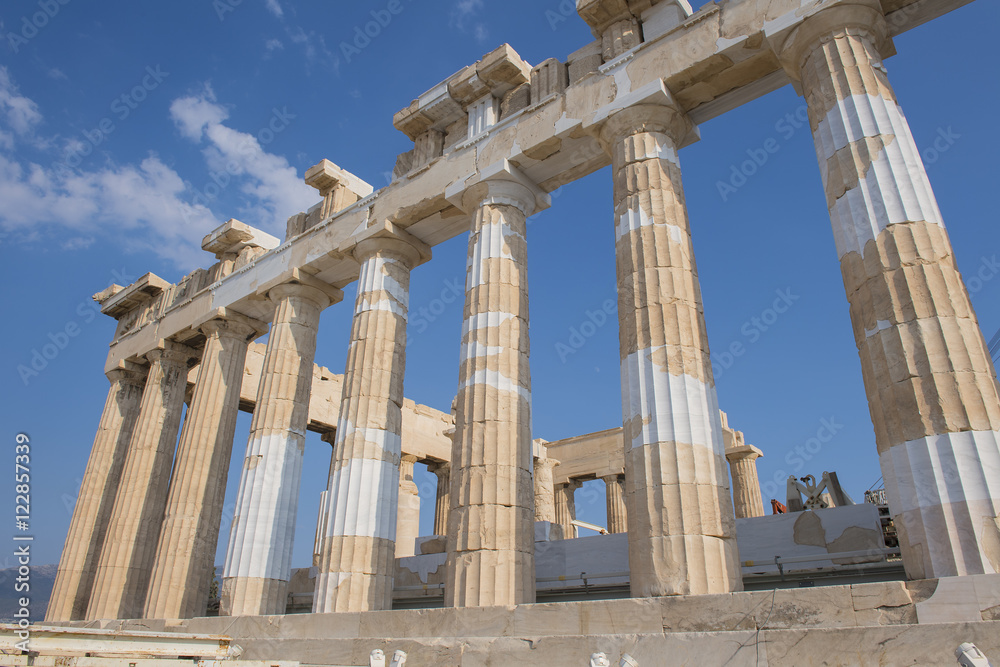 Säulen des Parthenons auf der Akropolis in Athen, Griechenland