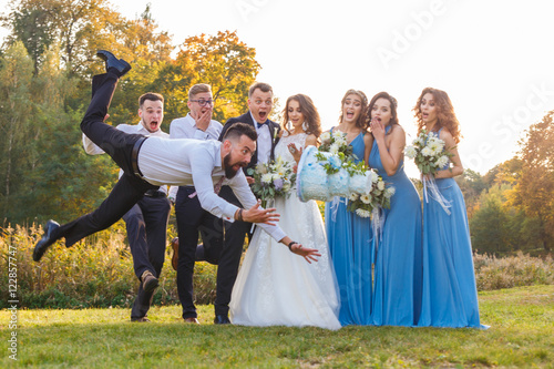 Loser drops the wedding cake photo