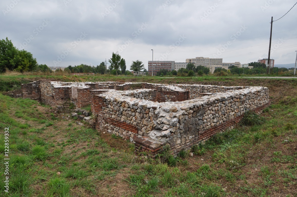 Obraz premium Ruins of Octagonal Palace from Roman period in the area of Niš Fortress
