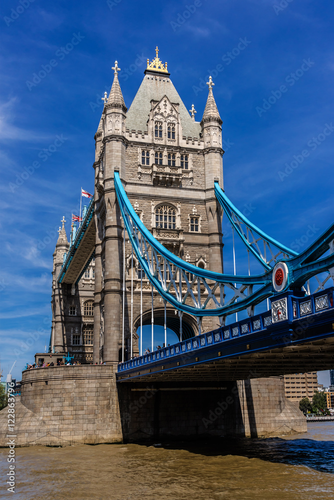 Obraz premium Tower Bridge (1886 - 1894) over Thames - iconic symbol of London