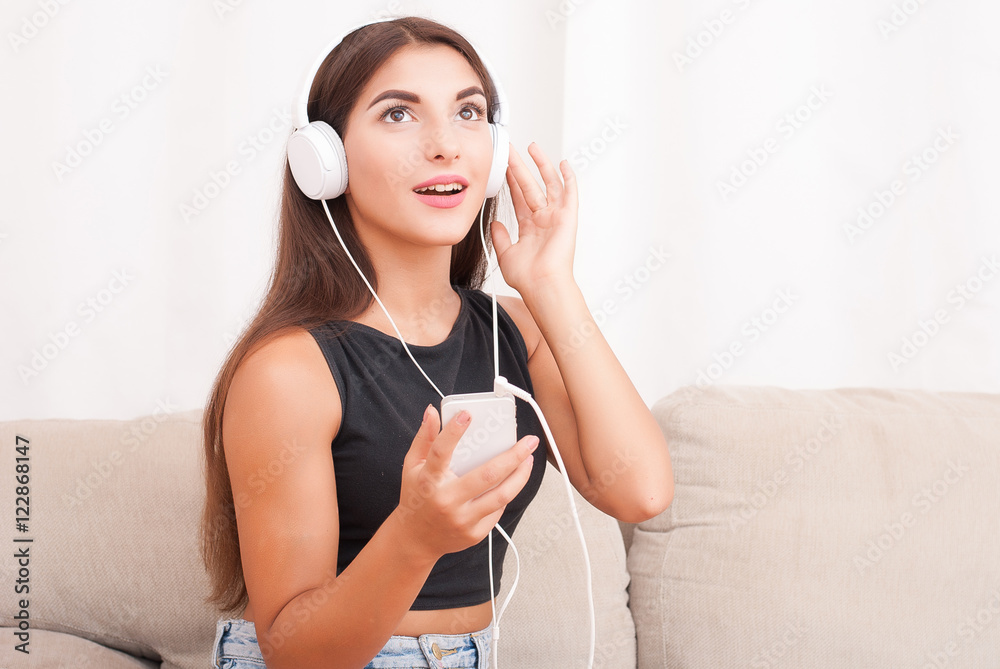 Naklejka premium Woman listening music in headphones