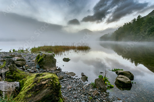 Fototapeta Naklejka Na Ścianę i Meble -  Dramatic sunrise with mist over lake at Buttermere in the English Lake District.