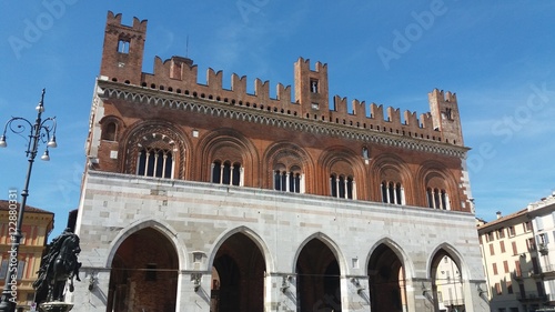 Tableau sur toile Piacenza - piazza cavalli
