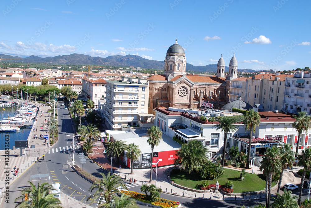 Fototapeta premium Vues aériennes depuis la grande roue du port de Saint-Raphaël
