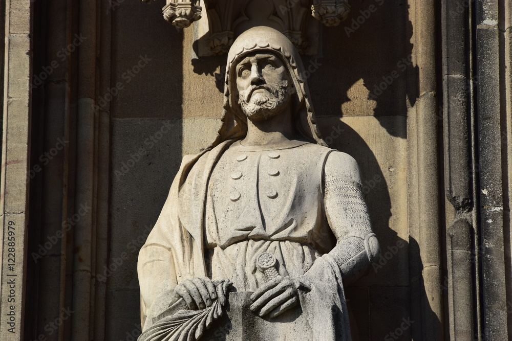 Steinerner Ritter am Kölner Dom StockFoto Adobe Stock