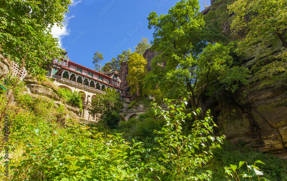 Prebischtor mit Gaststätte Hotel Falkennest in der Böhmische Schweiz Prebischtor mit Gaststätte Hotel Falkennest in der Böhmische Schweiz