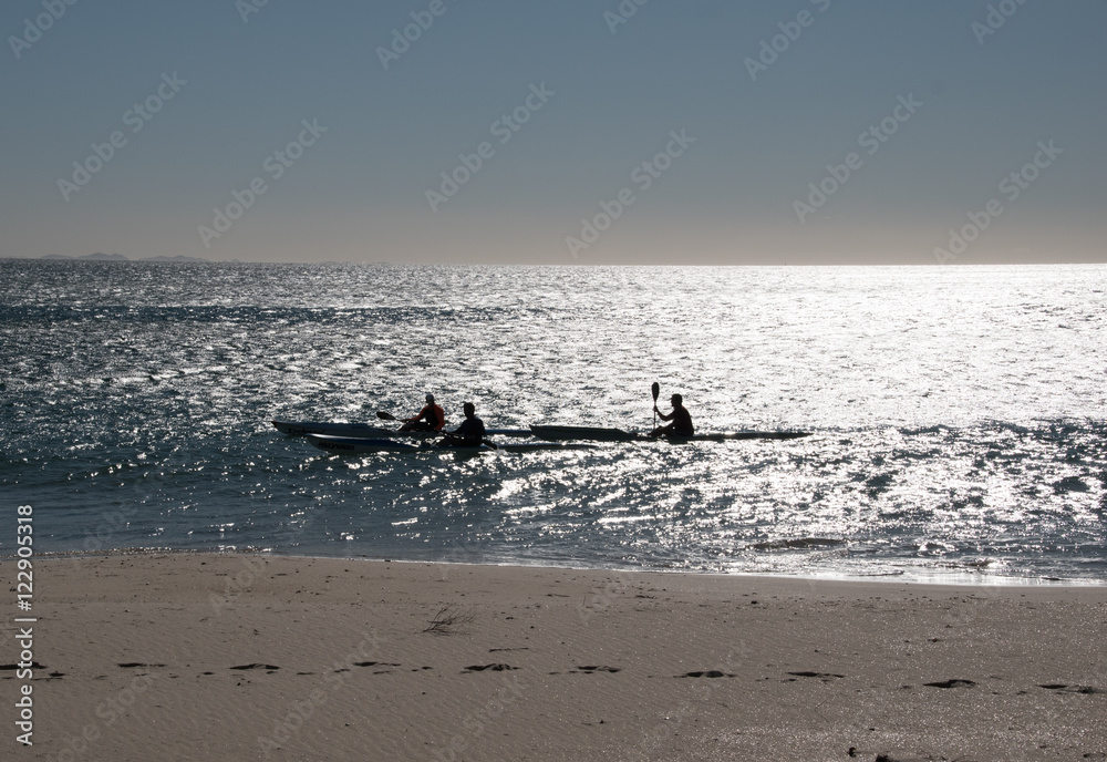 Naklejka premium Kayakers in Silhouette