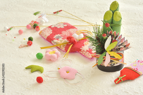 和紙の門松とお正月飾り 和紙背景 