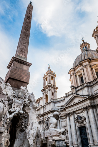 L'église Sainte-Agnès et la fontaine des quatre-fleuves sur la place Navone à Rome © Gerald Villena