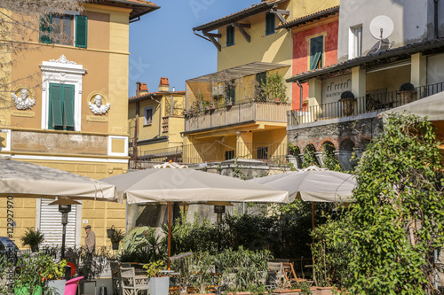 Stadtansicht, Stadtansichten, Städtereisen, Italien, Toscana, Versilia, Pietrasanta, Architektur, Gebäude, Fassaden, Fenster, Türen, Altstadt, Gebäudeteile, 