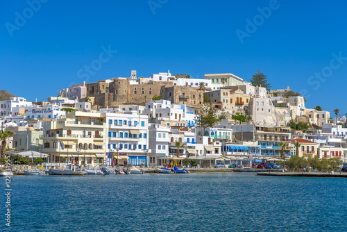 Fototapeta Naklejka Na Ścianę i Meble -  View of the port in Chora Naxos, Cyclades, Greece.