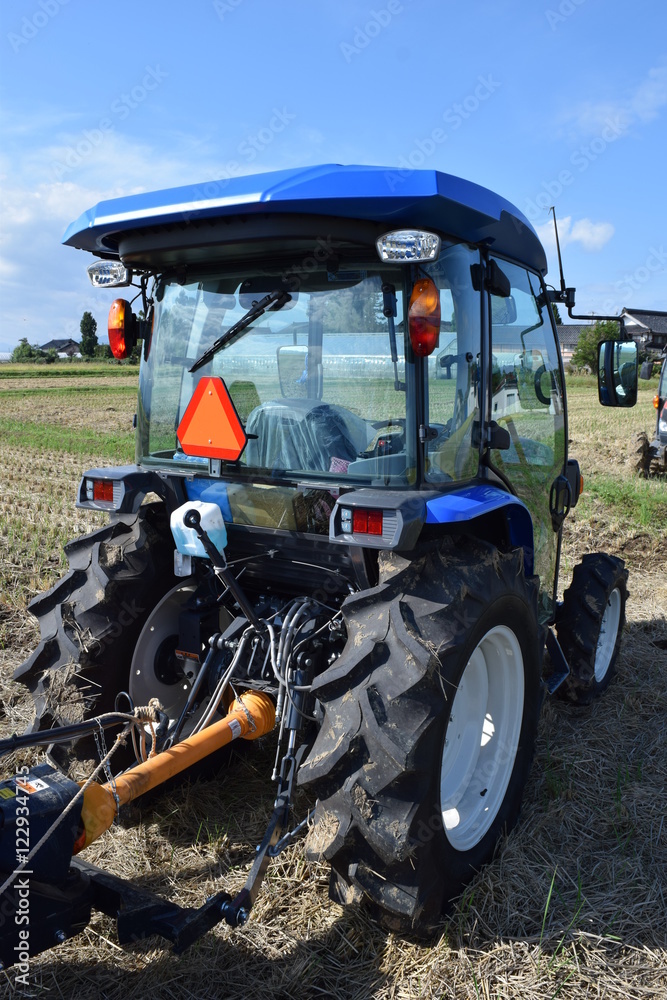 Obraz premium 農業用トラクター