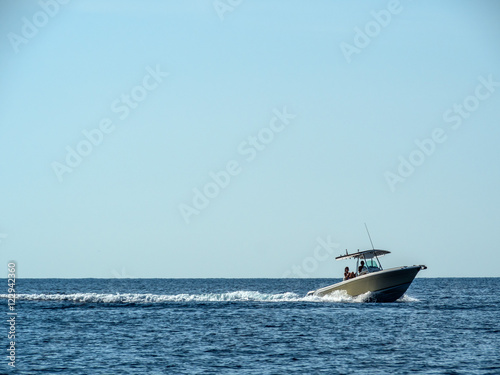 Motorboot auf dem Meer