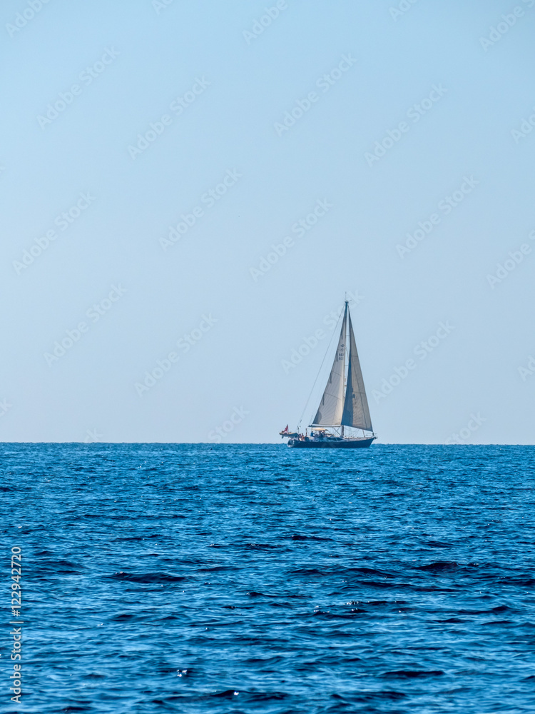 Obraz premium Segelboot auf dem Meer