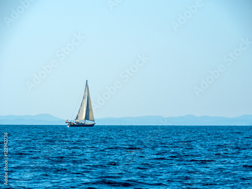 Segelboot auf dem Meer