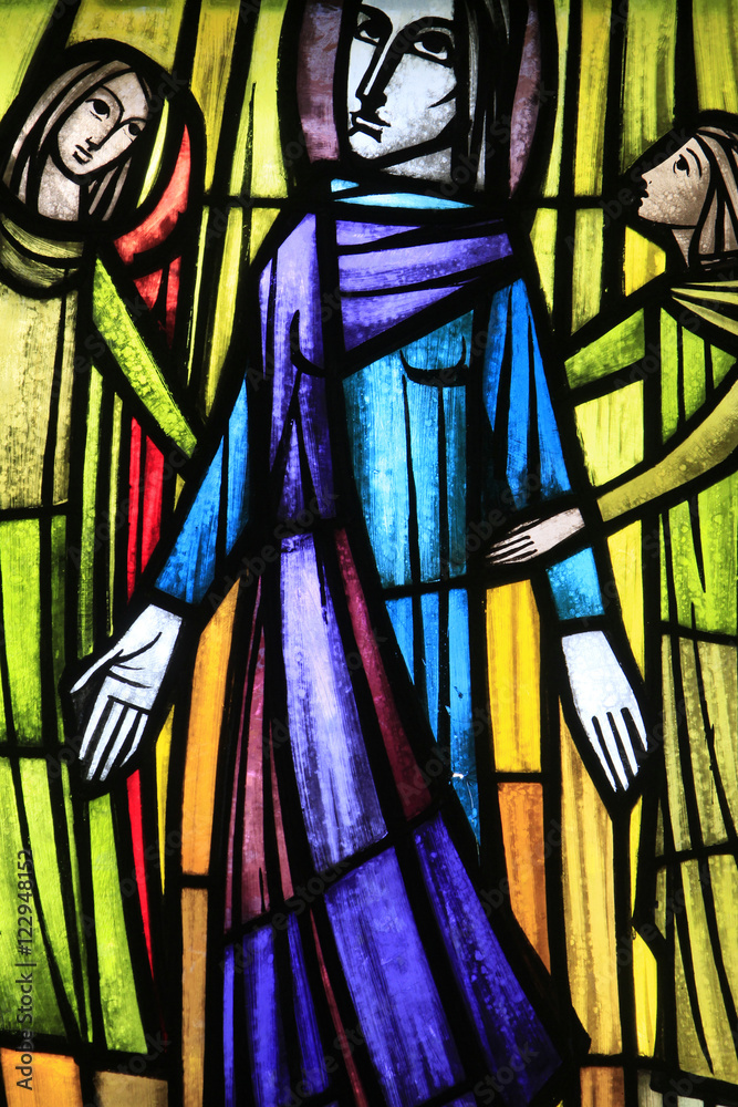 Vierge-Marie. Stained-glass window. St Petrus and St Paulus Church. Belgique.