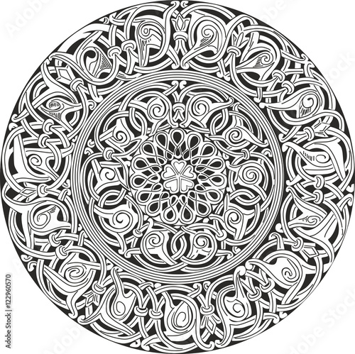 Complex decorative round knot pattern