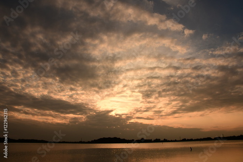 Fototapeta Naklejka Na Ścianę i Meble -  Sunset on the lake in Japan.