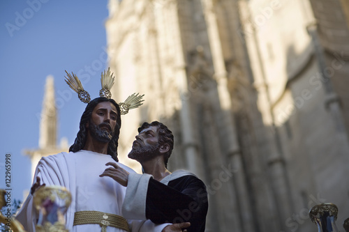 Foto Judas Iscariot kissing Jesus Christ, Holy Week float, Seville, Spain
