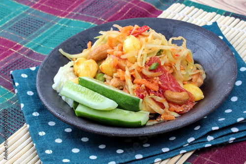Spicy papaya salad with mixed vegetable call 