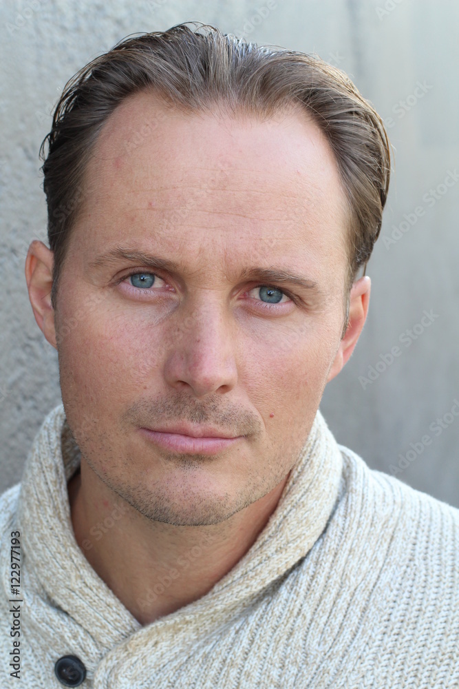Obraz premium Closeup of man with irritated red bloodshot eyes