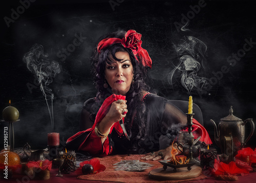 Canvastavla Witch uses unforgivable curse ritual