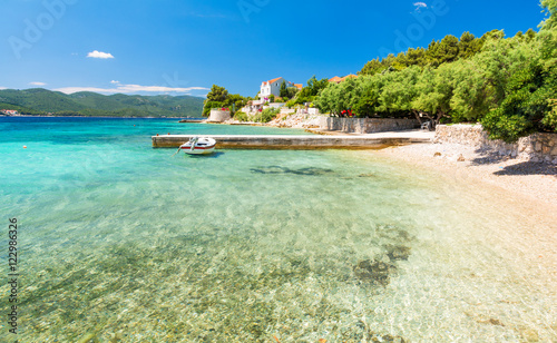 Fototapeta Naklejka Na Ścianę i Meble -  crystal clear adriatic sea on beach on Peljesac peninsula, Dalmatia, Croatia