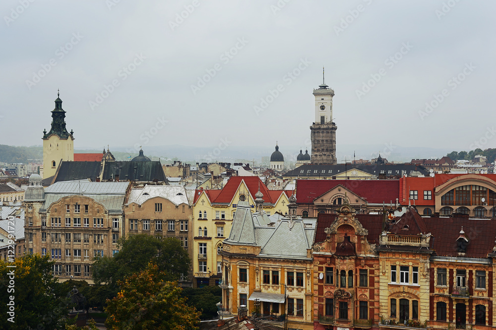 Obraz premium Card with the silhouette of Lviv architecture at sunset, Ukraine