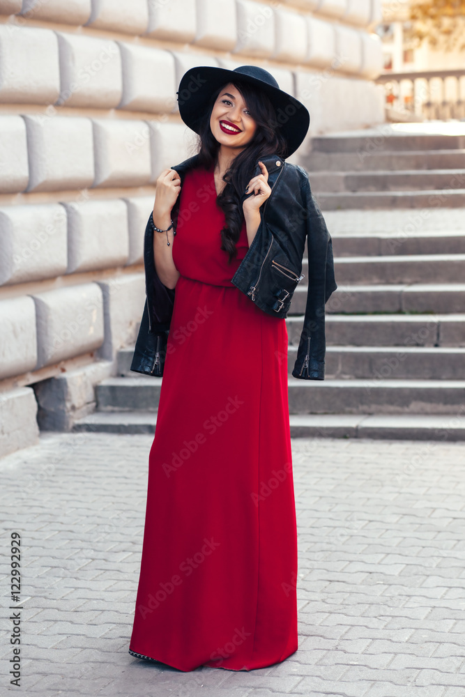 Naklejka premium Street fashion, plus size model