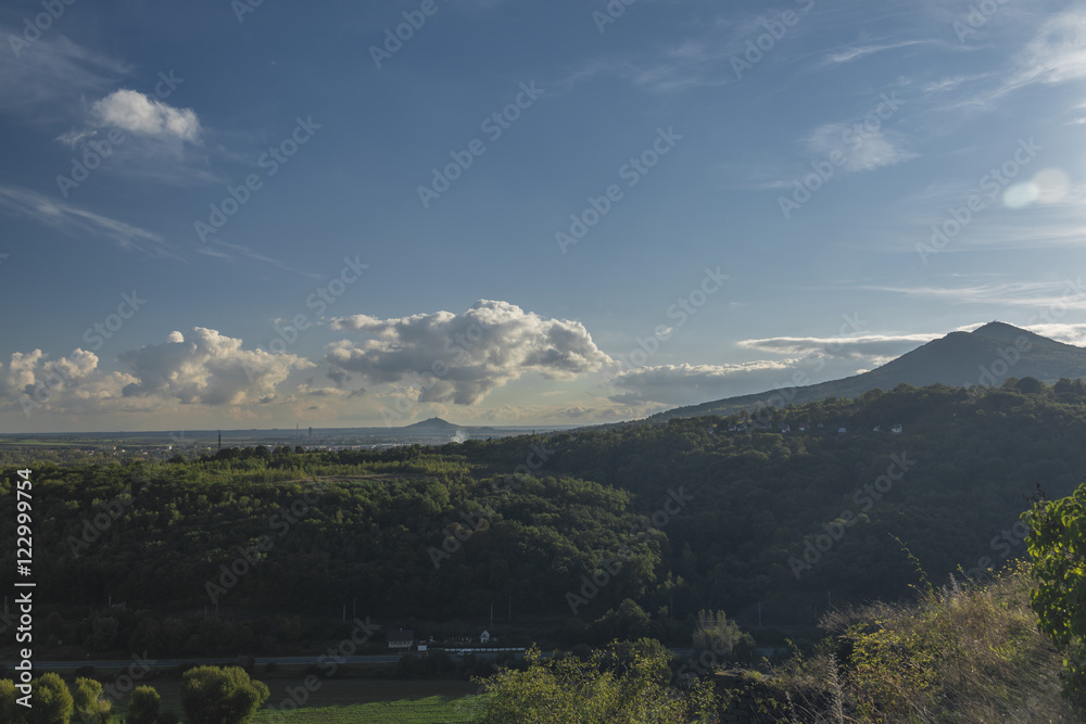 Obraz premium Valley of rive Labe near Porta Bohemica