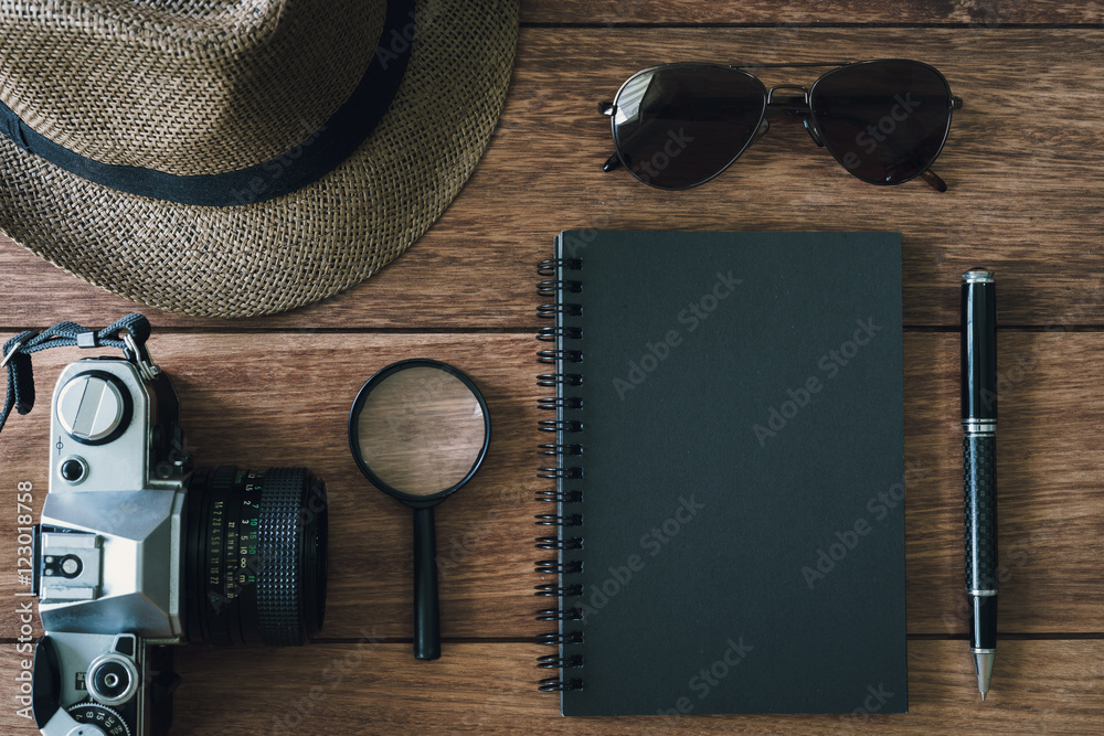Ταπετσαρία Black notebook with copyspace and retro camera on wooden backgrond