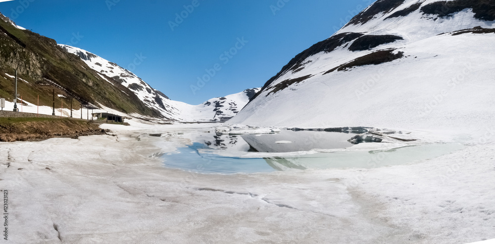 Oberalp pass, Artificial lake ice