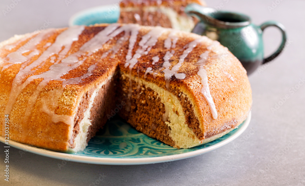 Marble cake with lemon icing Marble cake with lemon icing