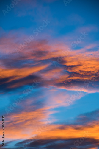 Bizarrer Wolkenhimmel im Sonnenuntergang © 500cx