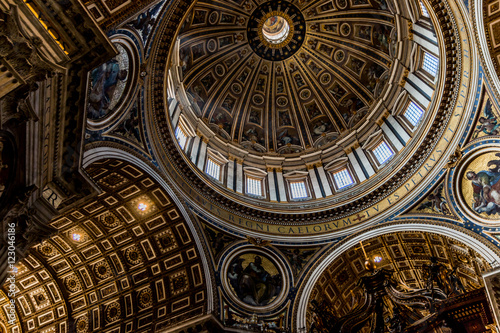 Int  rieur de la Basilique Saint-Pierre du Vatican    Rome