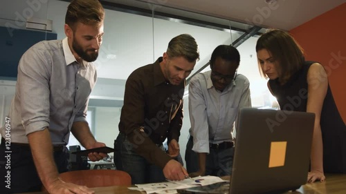 Boss explaining details of new project.