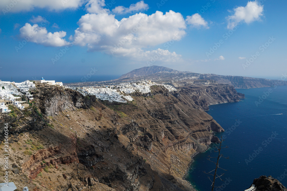 Blick auf das kleine Dorf Imerovigli auf Santorini, Griechenland