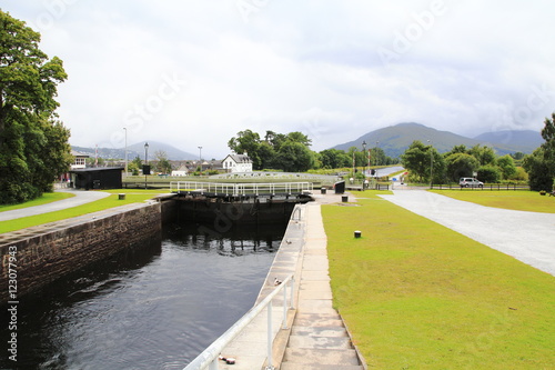 Wallpaper Mural Kaledonischer Kanal, Banavie Schleusentreppe , Neptune’s Staircase, Schleuße bei Fort William Schottland, Torontodigital.ca