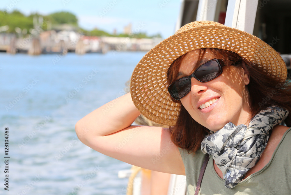 Smiling beautiful woman with straw hat and sun glasses