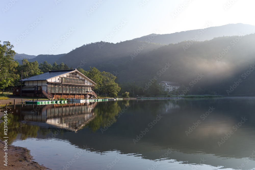 Fototapeta premium 湯の湖