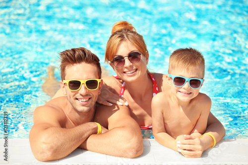 Happy family in swimming po...