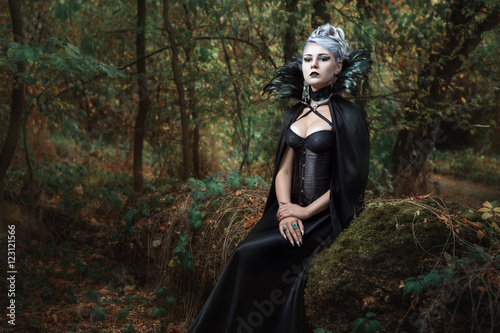 Fototapet Gothic girl in the forest.