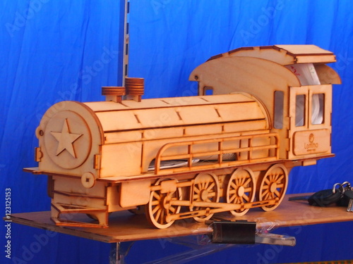 игрушки их дерева мягких пород ручного изготовления