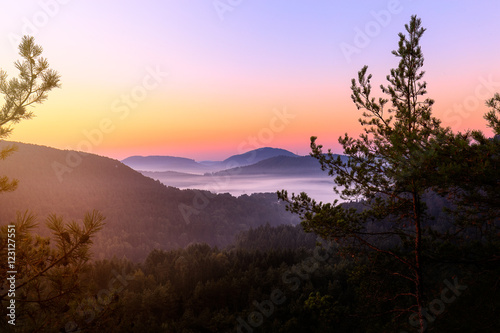 Sonnenaufgang im Dahner Felsenland