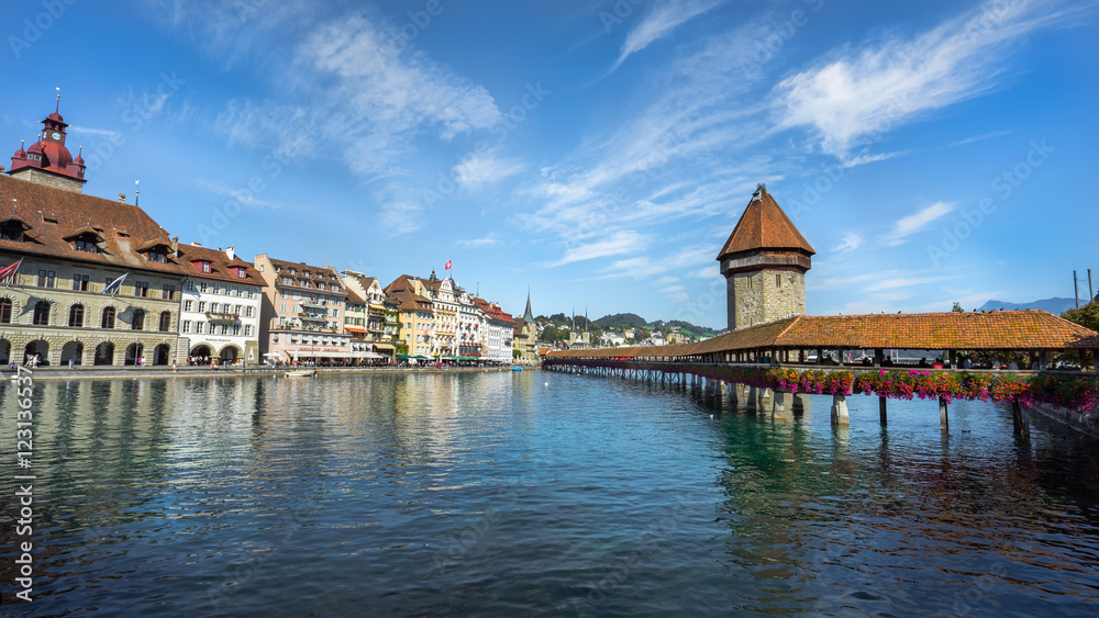 Luzern Kapellbrücke, Spieglungen in der Reuss 