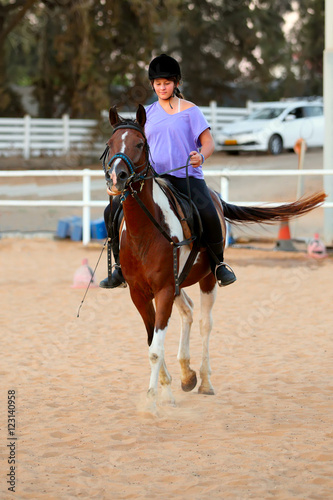 girl getting a horseback riding lesson