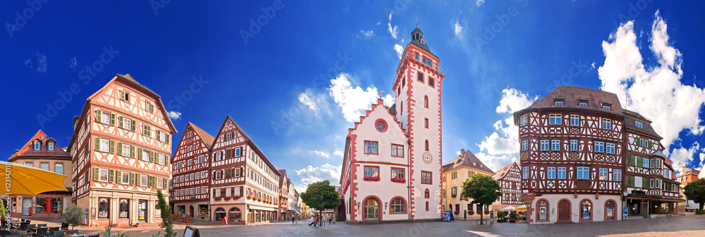 Marktplatz und Altes Rathaus von Mosbach am Neckar im Odenwald Stock ...