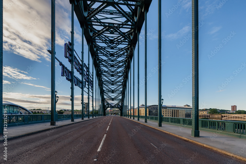 The Tyne Bridge, Newcastle upon Tyne, England):UK